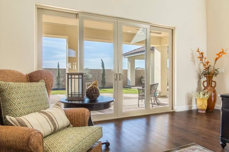 malibu_patio_doors3_cniw1vkrgeo5kjmysptegs-800x533 A cozy living space with large sliding glass patio doors